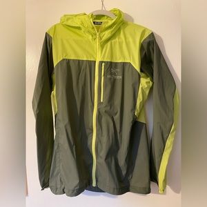 Arcteryx Squamish Hoody Mens Medium Lightweight Shell Forage Sprint